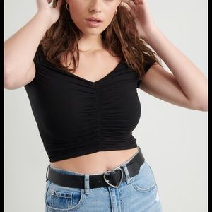 💕garage ruched crop tee in black 💕